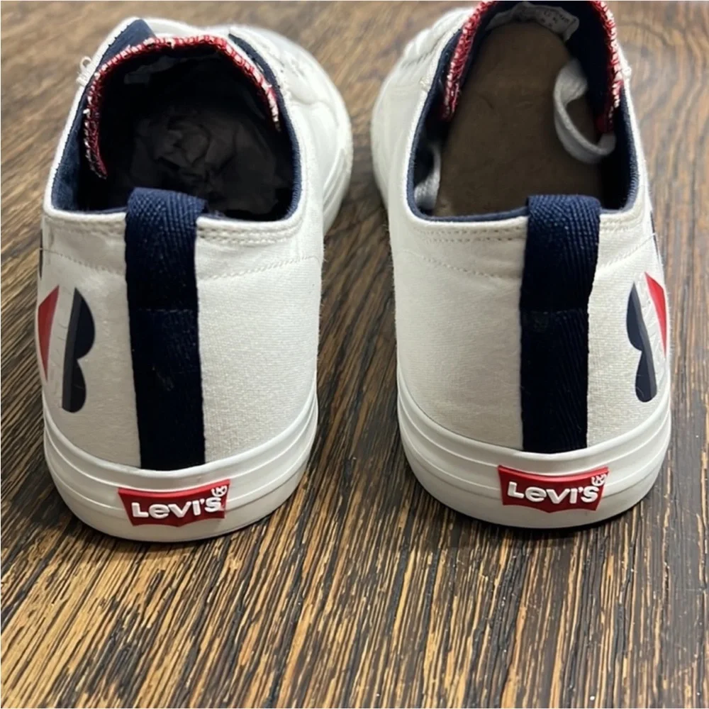 New authentic Levi's woman's designer sneakers sz 11 display
